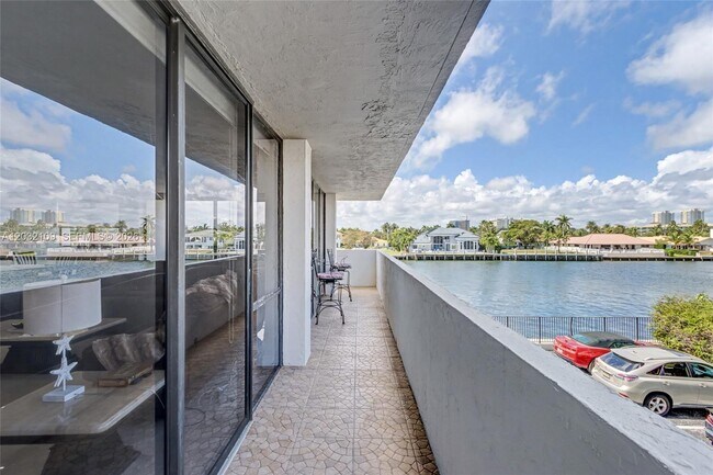 Building Photo - 2017 S Ocean Dr