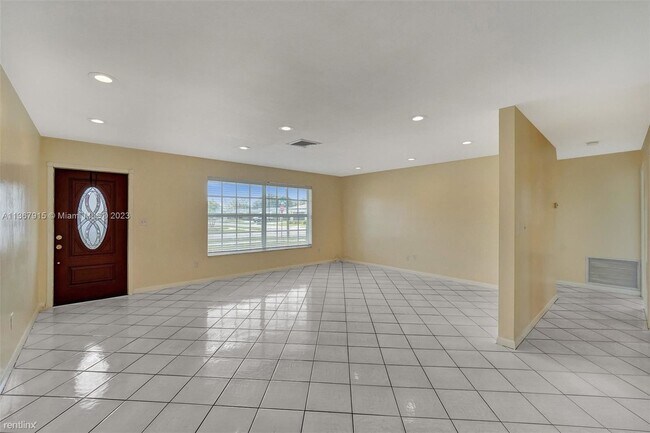 Building Photo - 3 br, 2 bath House - 561 NW 45th Ter # 0