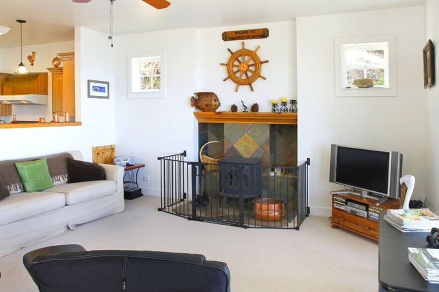 Building Photo - 22095 Lee Dr