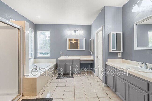 Building Photo - 4244 Lindsey Ln