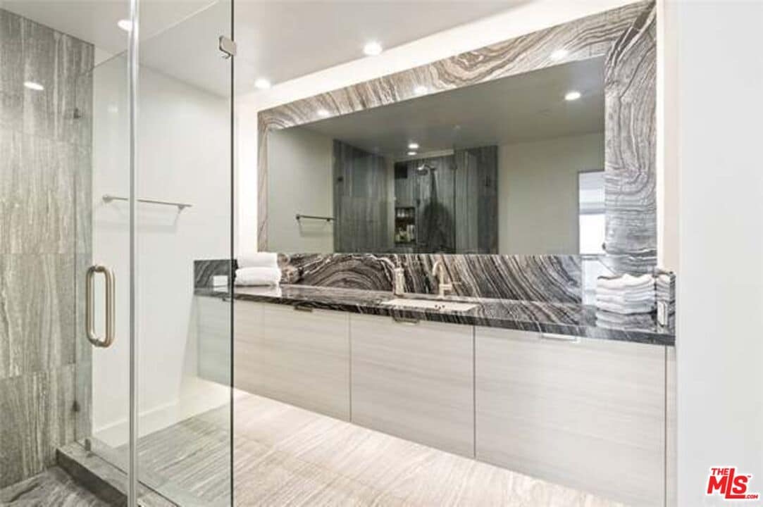 Building Photo - 10790 Wilshire Blvd