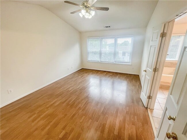 Building Photo - 140 Calborne Ct