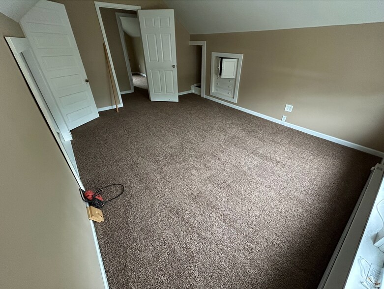 Bedroom 3 Inside - 652 N Bever St