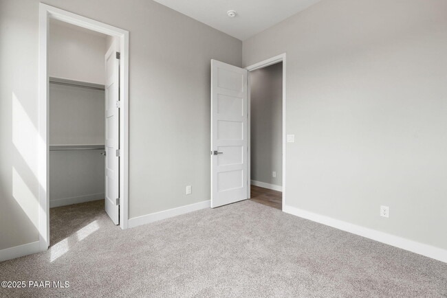 Building Photo - 4613 W Stazenski Rd