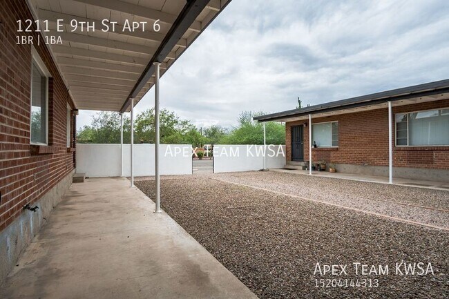 Building Photo - 1211 E 9th St