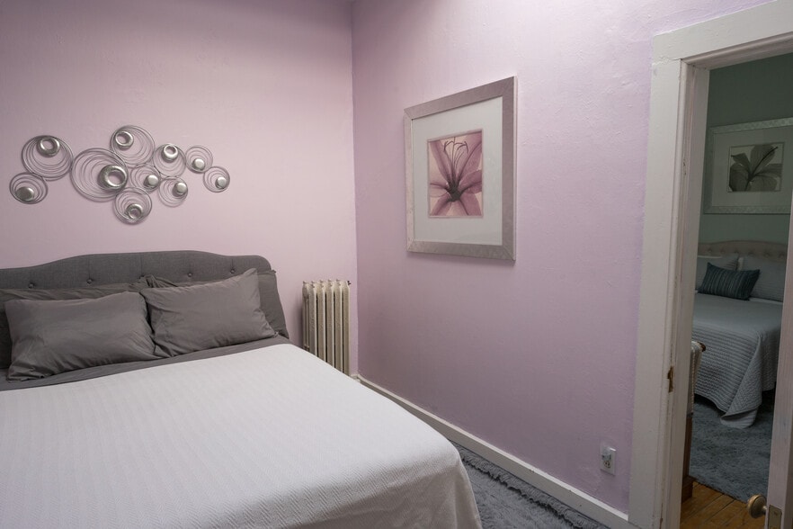 queen bedroom - 456 N Main St