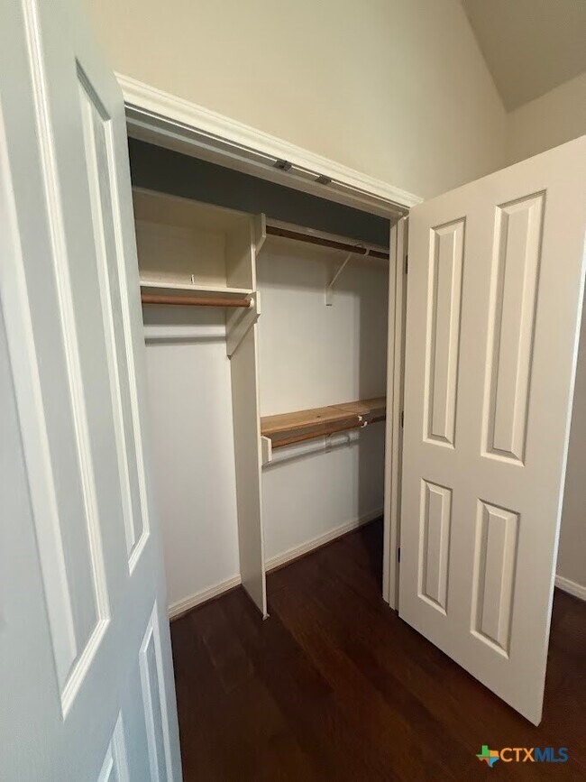 Building Photo - 270 Delanoy Dr