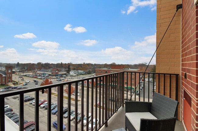 Building Photo - 255 N Addison Ave