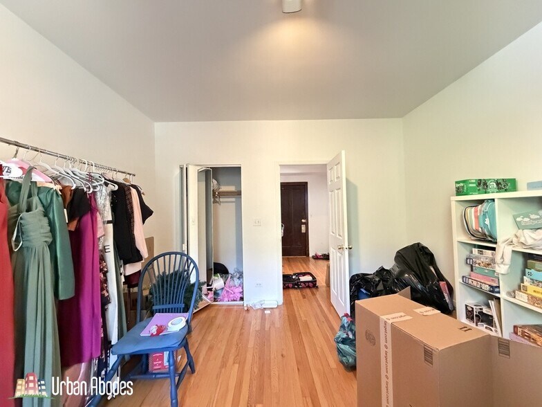 Building Photo - 3455 N Bosworth Ave