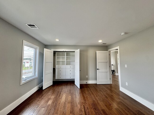 Building Photo - 12 Linden St