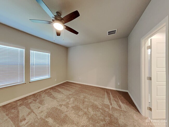 Building Photo - 13551 Paxton Blvd
