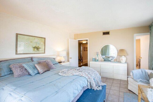 Building Photo - 4200 S Ocean Blvd