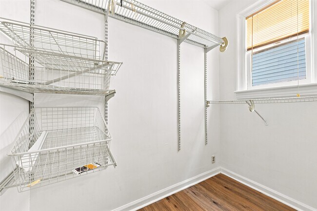 Building Photo - 164 W 31st St