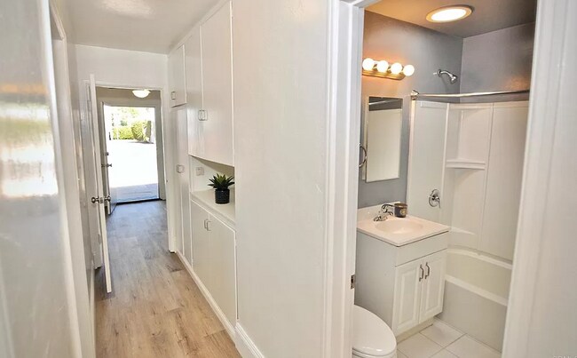 Building Photo - 5BD/2BA, Great Sunroom! (Lease out, pending signatures. Check back in a few days!)