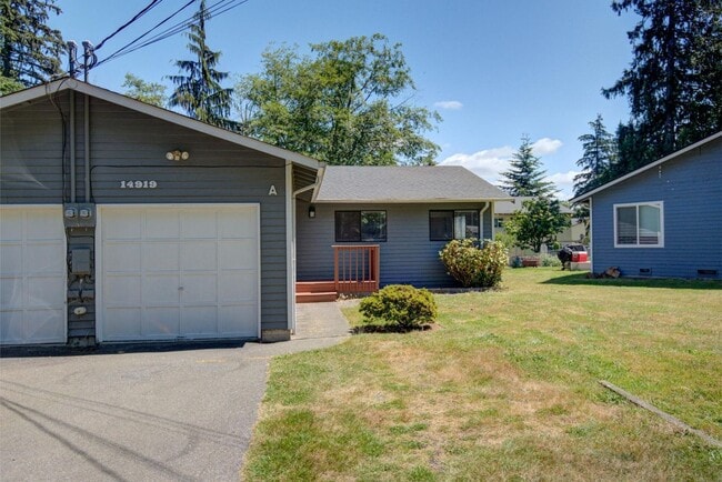 Building Photo - For Lease Edmonds - 900 Sq. Ft Two bed-One/Bath Duplex