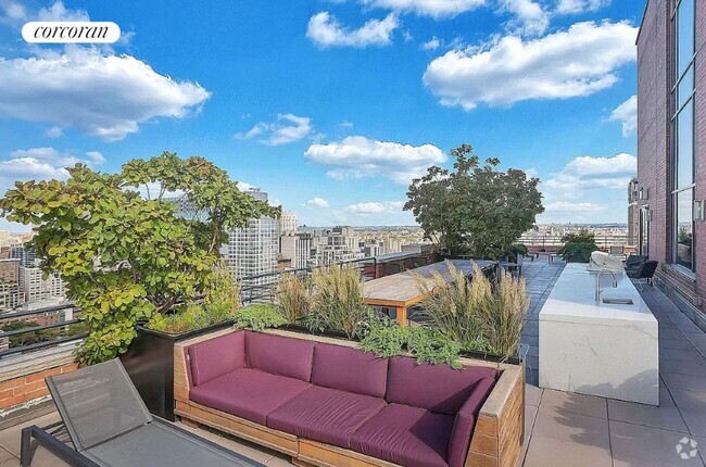 Building Photo - 300 E 64th St
