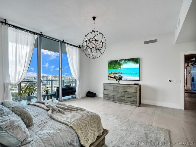Building Photo - 17301 Biscayne Blvd