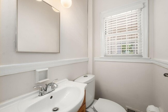 Building Photo - 140 Rumson Rd NE