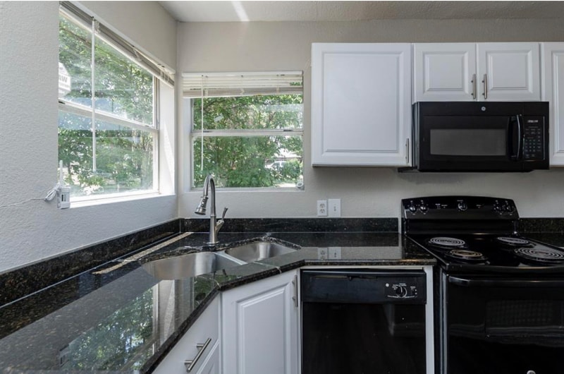 Building Photo - 5633 Curzon Ave