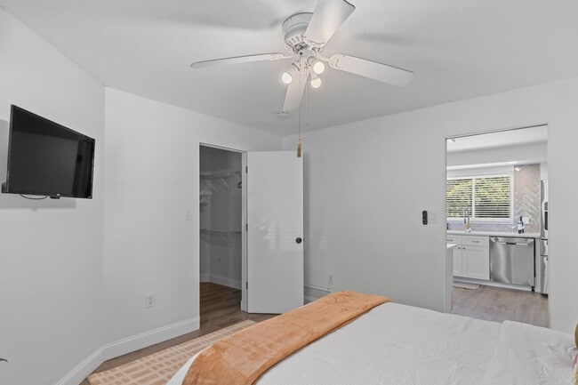 Building Photo - 460 Magellan Dr