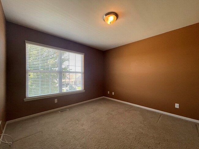 Building Photo - Home For Rent Papillion