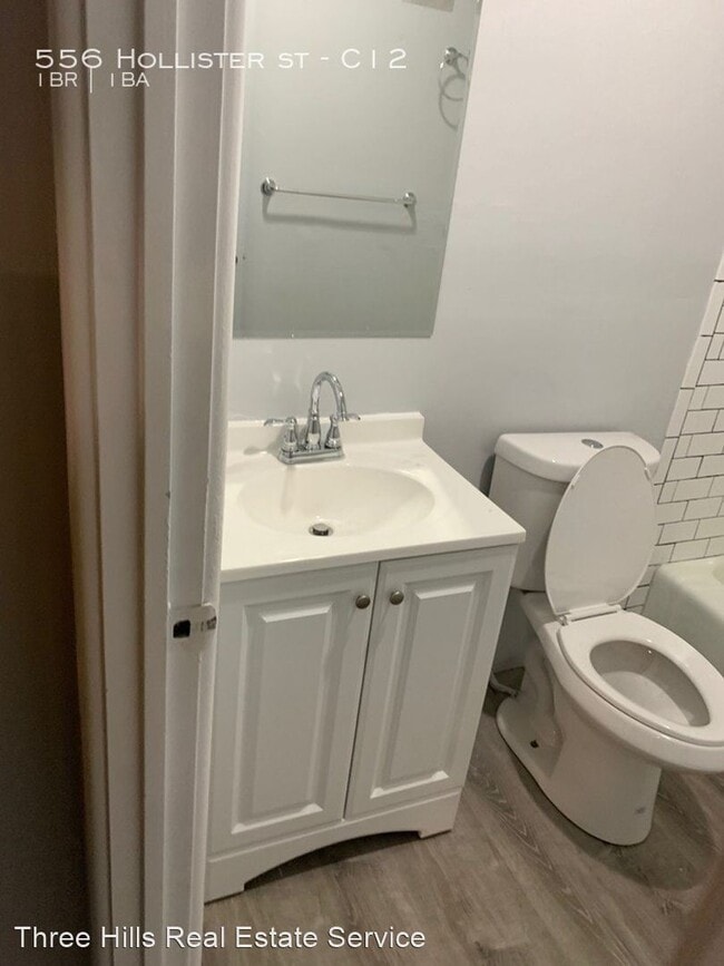 Building Photo - 446-556 Hollister St