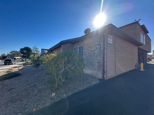 Building Photo - 2 Bedroom Upstairs Condo with Bonus Room Near UNLV!