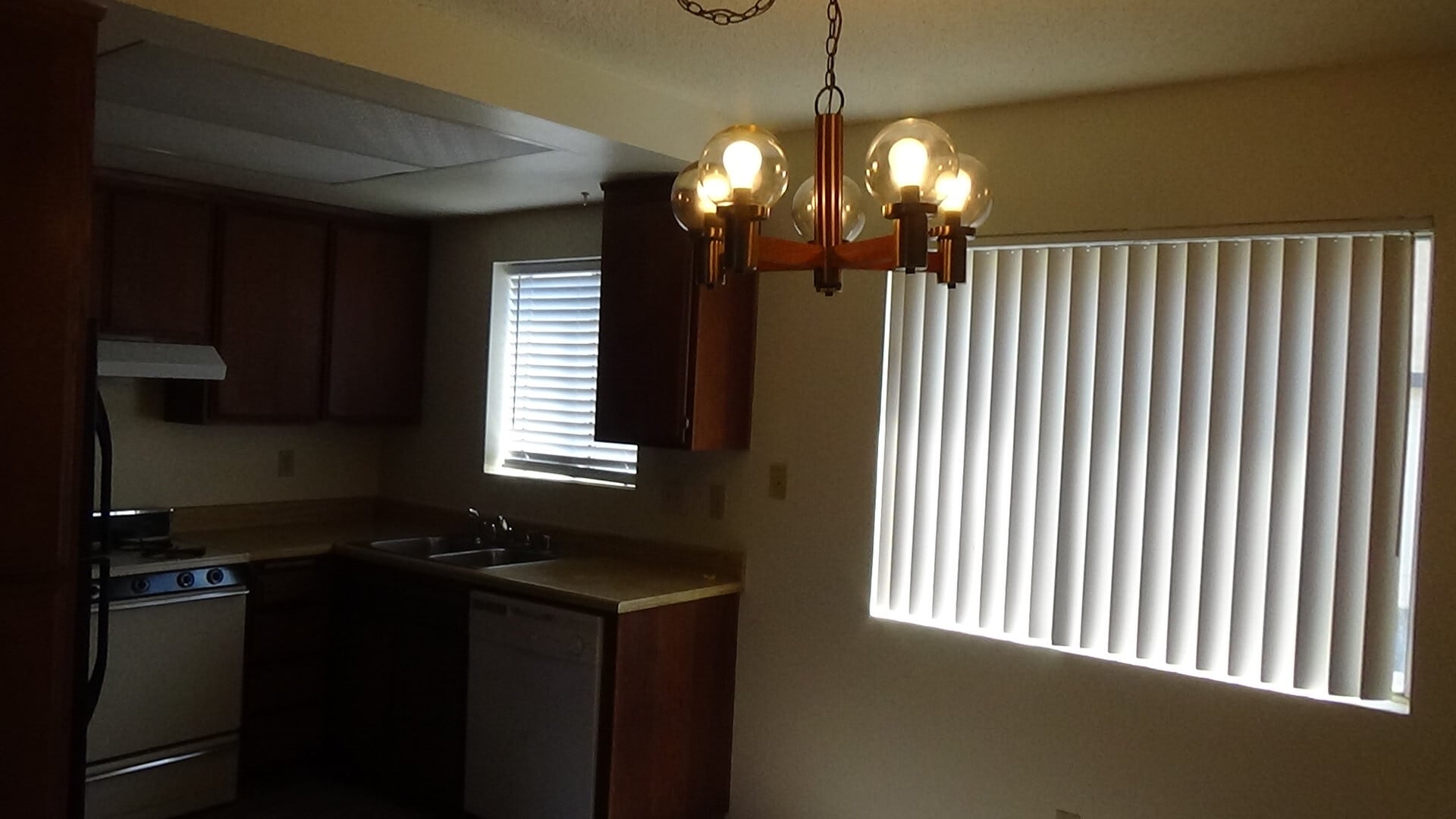 Dining Room - 308 W Barton Ave