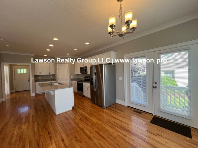 Building Photo - Upscale Three Bedroom in Colonial Green with Garage