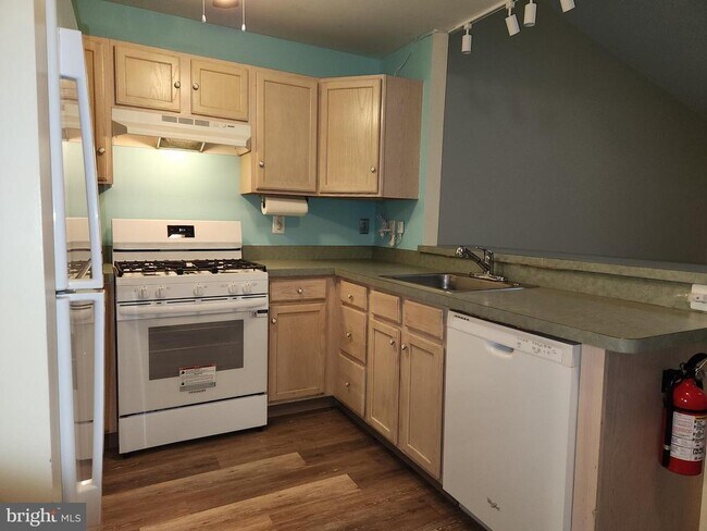 Building Photo - 21 Timberline Dr