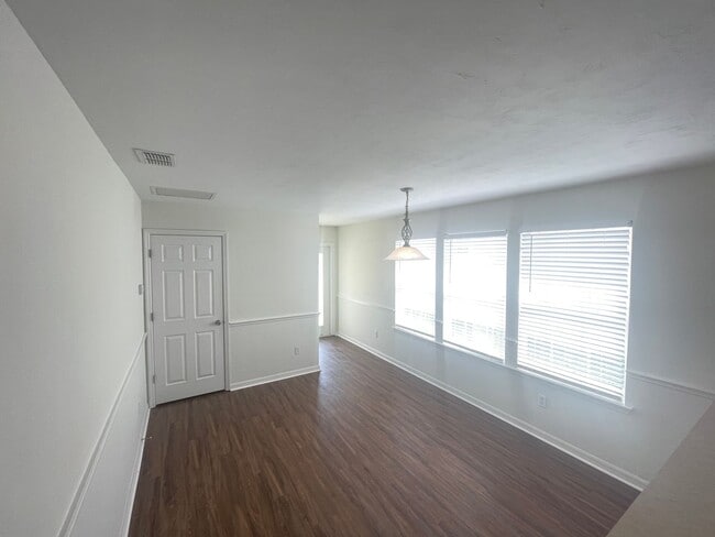 Building Photo - 3/2 Home in Walnut Creek with Vaulted Ceilings and Updated Finishes
