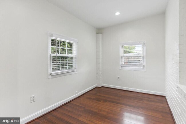 Building Photo - 2828 Buena Vista Terrace SE