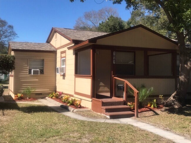Building Photo - House for Rent - St Petersburg 3 Bedroom 1 Bath w WD Room