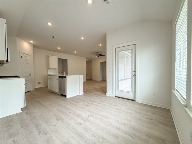 Building Photo - 4378 W Glacier St