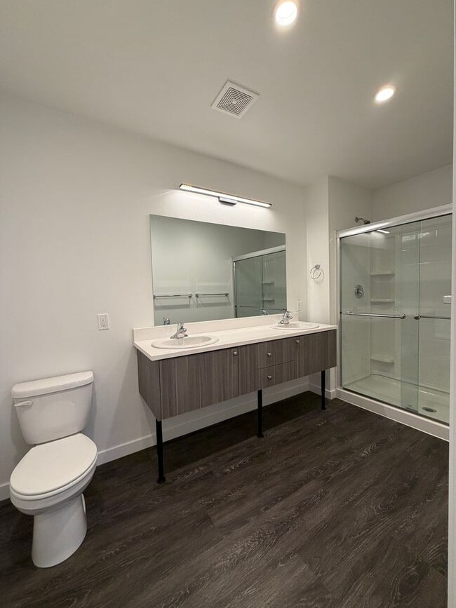 Building Photo - 2001 W 7th Ave