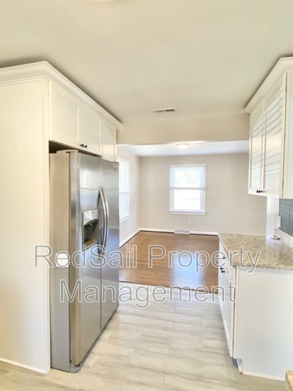 Building Photo - 17073 Longview Dr