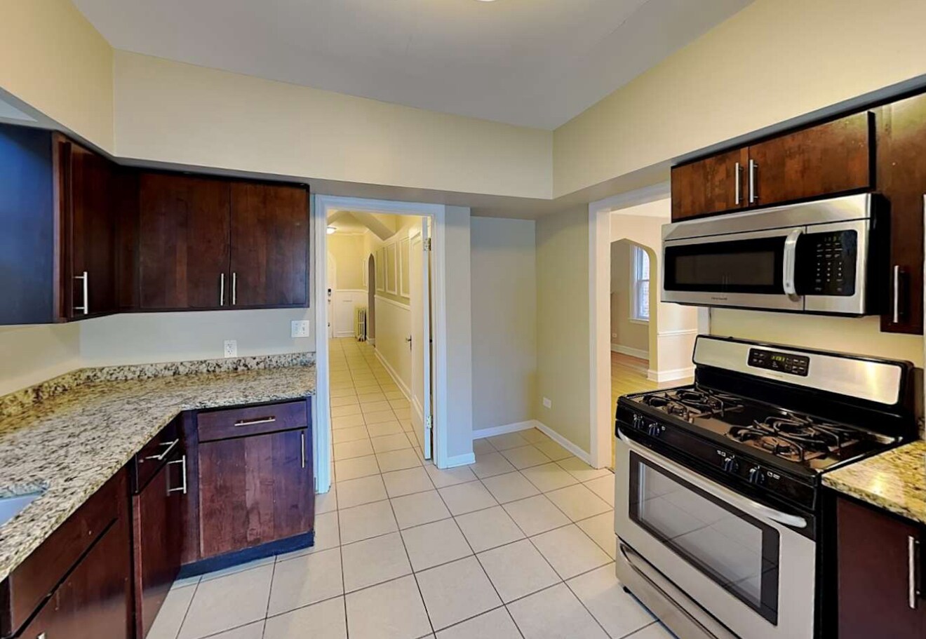 Building Photo - 4827 W Hirsch St