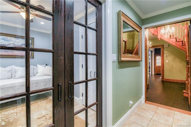 Building Photo - 105 Main St