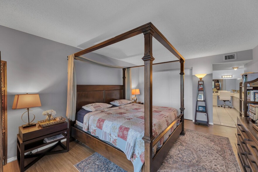 Building Photo - 5650 Camino del Sol