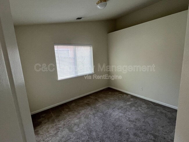 Building Photo - 2073 Solis St