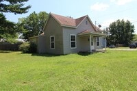 Building Photo - Charming & Convenient 2 bedroom 1 bathroom