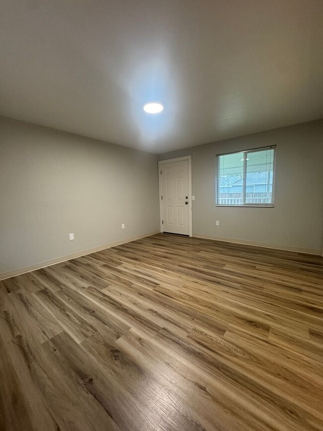 Building Photo - (HUD 414) 2 Bed/1Bath Home