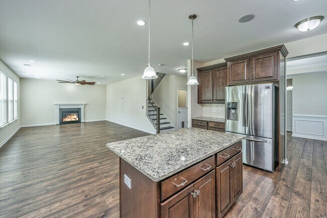 Building Photo - 201 Bigleaf Ct