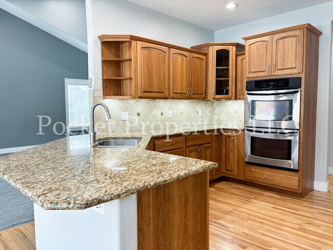 Building Photo - 874 E Forest Ridge Ct