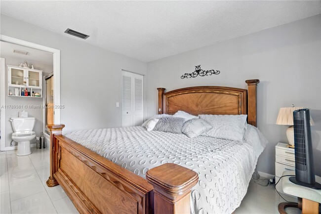 Building Photo - 18081 SE Country Club Dr