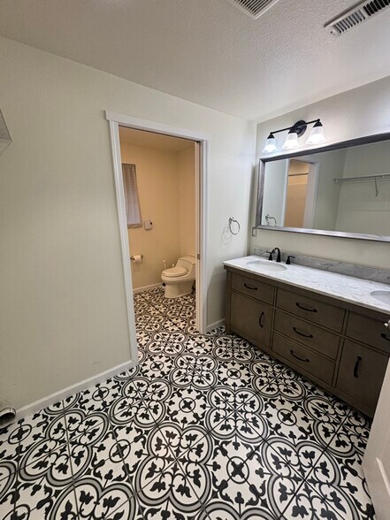 Building Photo - 4920 Gravelly Beach Rd NW