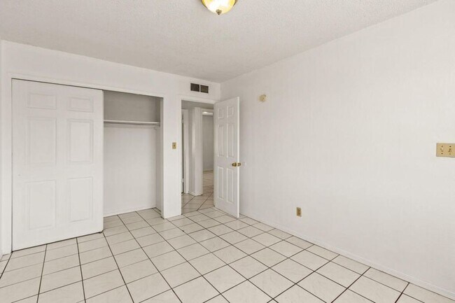 Building Photo - 11701 Henry Phipps Dr