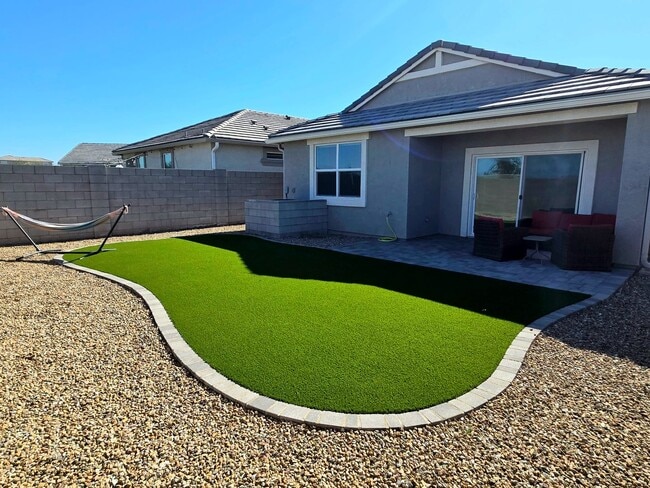 Building Photo - 3-bedroom home In Superstition Vistas, just 2 years new