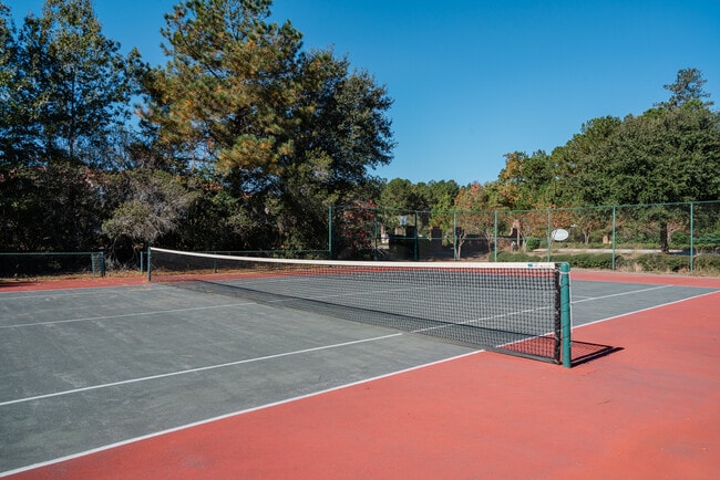 Building Photo - 600 Trellis Square