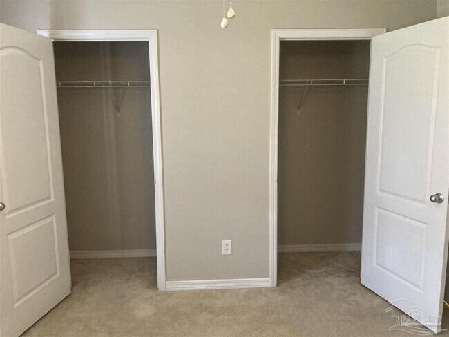 Building Photo - 8770 Kennedy Dr